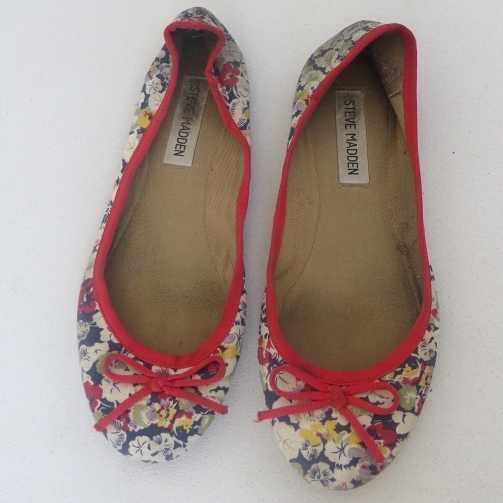 🔴CLEARANCE🔴 Size 7.5 Steve Madden Floral Flats